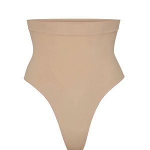 SKIMS Sculpting Mid Waist Thong S/M NEW